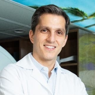 Dr. Tomás Freddi
